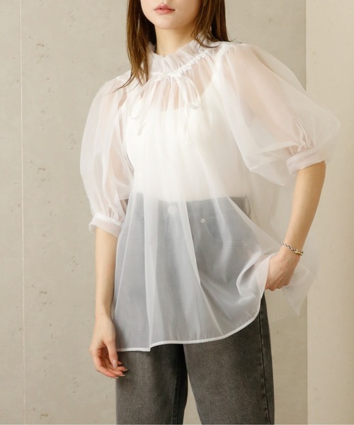 Per sist ence(パーシエンス)の「Per sist ence/パーシエンス オーガンジーシアーギャザーネックブラウス(シャツ/ブラウス・レディース・グレー/ブラウン/ブラック/ホワイト・FREE)」の2枚目の写真