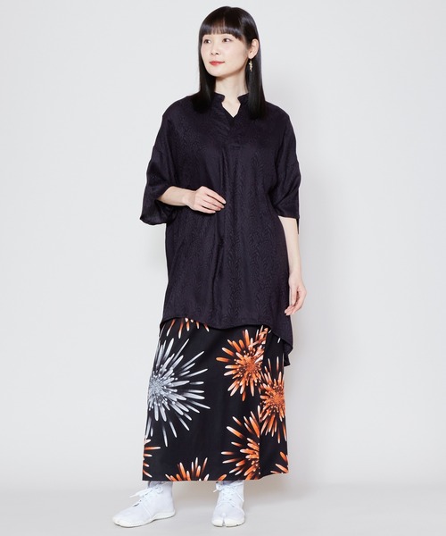 カヤ(カヤ)の「【カヤ】菊薫る長丈トップス(その他トップス・レディース・グレー/スミクロ/ネイビー/グリーン/レッド・FREE)」の16枚目の写真