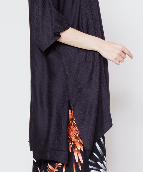 カヤ(カヤ)の「【カヤ】菊薫る長丈トップス(その他トップス・レディース・グレー/スミクロ/ネイビー/グリーン/レッド・FREE)」の19枚目の写真
