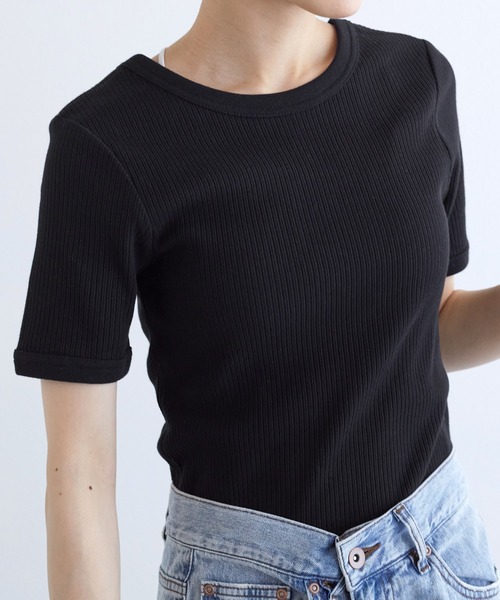 w closet(ダブルクローゼット)の「【カップ付き】アソートクルーネックプルオーバー(Tシャツ/カットソー・レディース・ブラック/ホワイト×ブラック/イエロー系その他/ブラウン系その他/オフホワイト・FREE)」の4枚目の写真