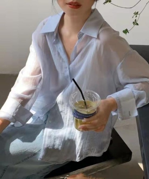 tolene(トレネ)の「バックリボンシースルーシャツ シアーシャツ(シャツ/ブラウス・レディース・オフホワイト/グリーン/ライトブルー・M/L)」の4枚目の写真