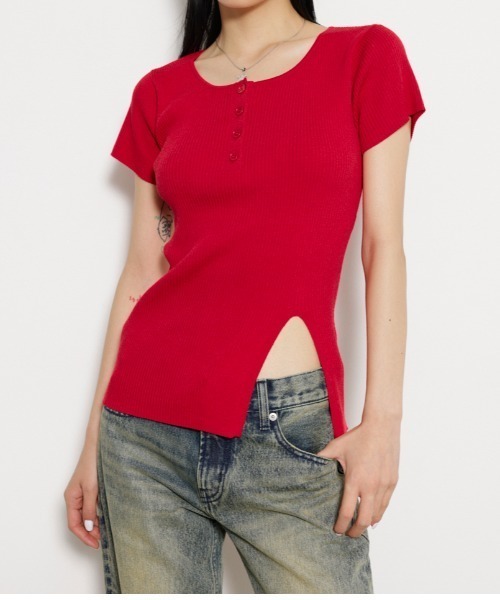 LAGUA GEM(ラグアジェム)の「HEM SLIT RIB ニット(ニット/セーター・レディース・レッド/ライトブルー/ブラック・FREE)」の3枚目の写真