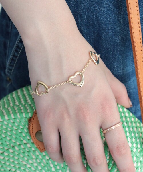 fredy emue（フレディエミュ）の「ハートチェーンブレスレット（ブレスレット・レディース・シルバー/ゴールド・FREE）」の4枚目の写真