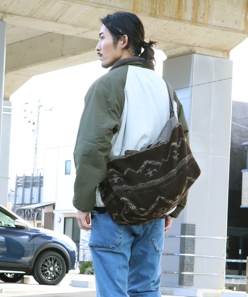 KRIFF MAYER Lady's Collection(クリフメイヤーレディースコレクション)の「柄ボアショルダーバッグ(ショルダーバッグ・レディース・チャコール/ネイビー/ナチュラル・FREE)」の9枚目の写真