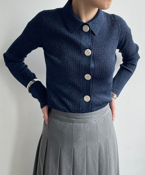 LOWRYS FARM(ローリーズファーム)の「ラメBIGボタンポロロングスリーブ 973398(カーディガン/ボレロ・レディース・ブラック/ネイビー/グレー・FREE)」の3枚目の写真