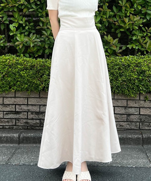 Lamoa（ラモア）の「【Lamoa/ラモア】【脚長効果】ハイウエスト　シンプルロングスカート（スカート・レディース・アイボリー/ブラック/ブルー・MEDIUM）」の2枚目の写真
