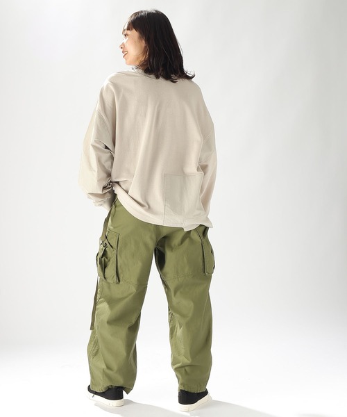 niko and...（ニコアンド）の「リメイク風ドッキングプルオーバー（スウェット・レディース・ライトグレー/オフホワイト/チャコール/グリーン・MEDIUM/LARGE）」の21枚目の写真