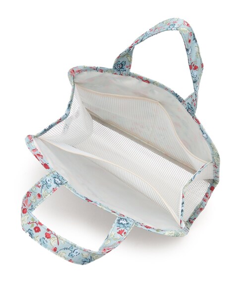 LAURA ASHLEY(ローラアシュレイ)の「ロサ サンクタ柄 スパ バッグ(トートバッグ・レディース・ブルー系5/ホワイト系1/ピンク系5・00)」の10枚目の写真