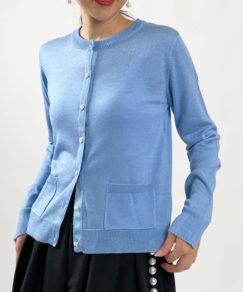 PICCIN PERLA（ピッチンペルラ）の「ビジューボタンバイカラーカーディガン（カーディガン/ボレロ・レディース・ライトグレー/ブラック/サックスブルー/オフホワイト/ラベンダー・M）」の4枚目の写真