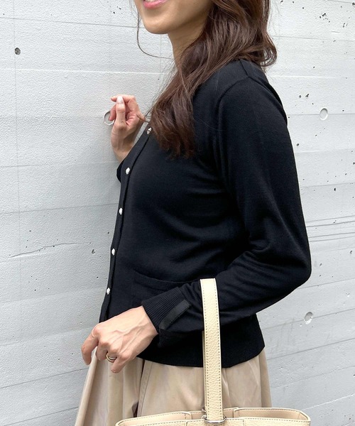 PICCIN PERLA（ピッチンペルラ）の「ビジューボタンバイカラーカーディガン（カーディガン/ボレロ・レディース・ライトグレー/ブラック/サックスブルー/オフホワイト/ラベンダー・M）」の19枚目の写真