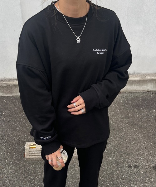 ISOOK（アイスー）の「【セットアップ対応】刺繍ロゴオーバースウェット(chiica original) / ロゴスウェット ワンポイント トレーナー オーバーサイズ（スウェット・レディース・アイボリー/ブラック・FREE）」の9枚目の写真