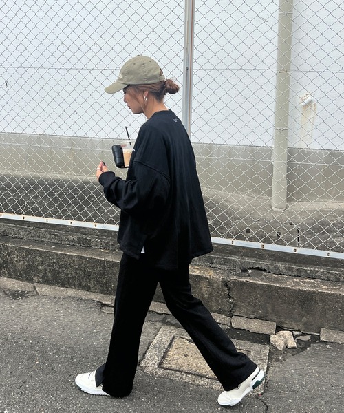 ISOOK（アイスー）の「【セットアップ対応】刺繍ロゴオーバースウェット(chiica original) / ロゴスウェット ワンポイント トレーナー オーバーサイズ（スウェット・レディース・アイボリー/ブラック・FREE）」の22枚目の写真