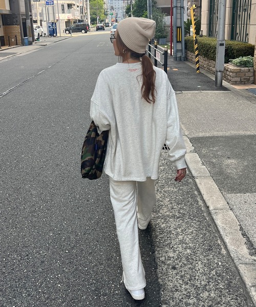 ISOOK（アイスー）の「【セットアップ対応】刺繍ロゴオーバースウェット(chiica original) / ロゴスウェット ワンポイント トレーナー オーバーサイズ（スウェット・レディース・アイボリー/ブラック・FREE）」の13枚目の写真