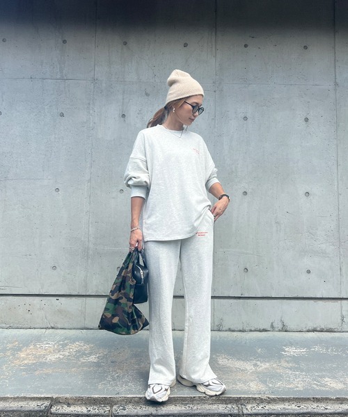 ISOOK（アイスー）の「【セットアップ対応】刺繍ロゴオーバースウェット(chiica original) / ロゴスウェット ワンポイント トレーナー オーバーサイズ（スウェット・レディース・アイボリー/ブラック・FREE）」の20枚目の写真