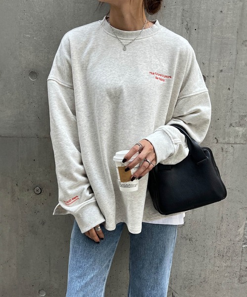 ISOOK（アイスー）の「【セットアップ対応】刺繍ロゴオーバースウェット(chiica original) / ロゴスウェット ワンポイント トレーナー オーバーサイズ（スウェット・レディース・アイボリー/ブラック/グレー/ブラウン・FREE）」の13枚目の写真