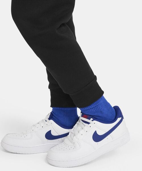 NIKE（ナイキ）の「ナイキ スノー デー フリース クルー セットアップ リトルキッズ ツーピース セットアップ / Nike Snow Day Fleece Crew Set Little Kids 2-Piece Set＜105-120cm 展開＞（スポーツグッズ・キッズ・ブラック・110/115/105/120）」の5枚目の写真