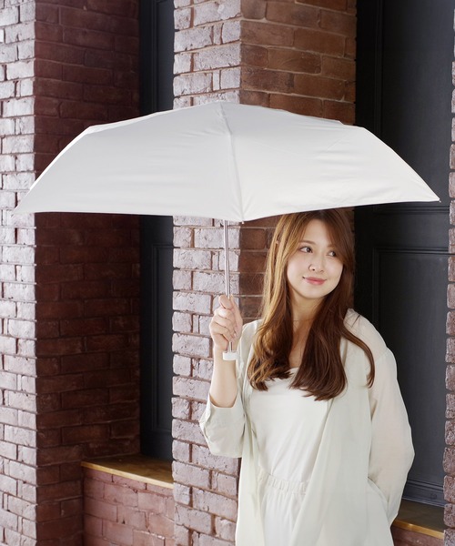 nifty colors（ニフティーカラーズ）の「【超撥水】ピーチドロップ耐風傘 55㎝（折りたたみ傘・レディース・ホワイト/ブラック/グレー/ネイビー/ピンク/グリーン・FREE）」の2枚目の写真