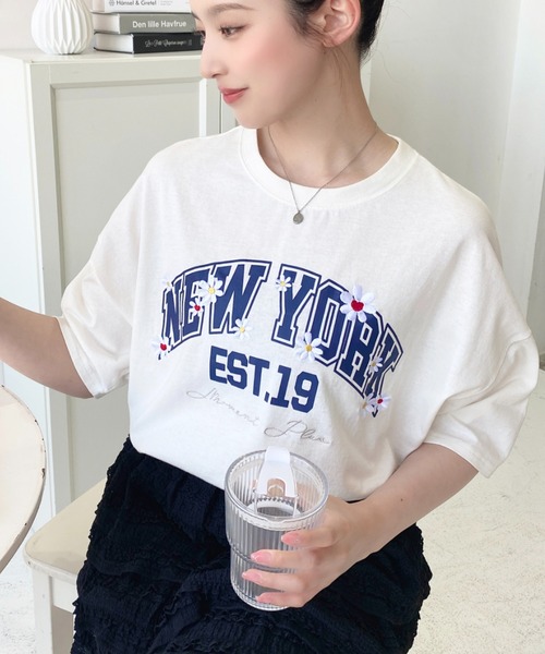 セール】綿100%オーバーサイズロゴプリント＆フラワー刺繍半袖T