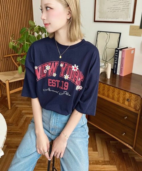 セール】綿100%オーバーサイズロゴプリント＆フラワー刺繍半袖T