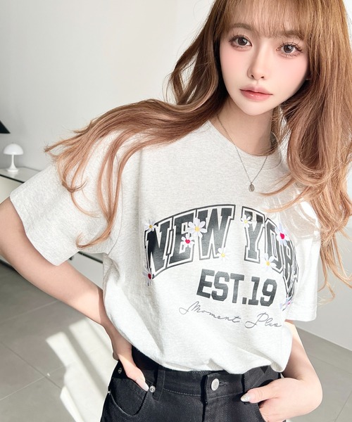moment+(モーメントプラス)の「綿100%天竺.ロゴプリント&フラワー刺繍半袖Tシャツ(Tシャツ/カットソー・レディース・オフホワイト/オートミール/ネイビー・M/L)」の11枚目の写真