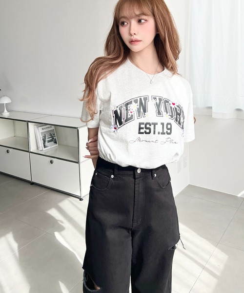 moment+(モーメントプラス)の「綿100%天竺.ロゴプリント&フラワー刺繍半袖Tシャツ(Tシャツ/カットソー・レディース・オフホワイト/オートミール/ネイビー・M/L)」の8枚目の写真