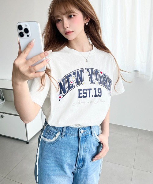 moment+(モーメントプラス)の「綿100%天竺.ロゴプリント&フラワー刺繍半袖Tシャツ(Tシャツ/カットソー・レディース・オフホワイト/オートミール/ネイビー・M/L)」の14枚目の写真