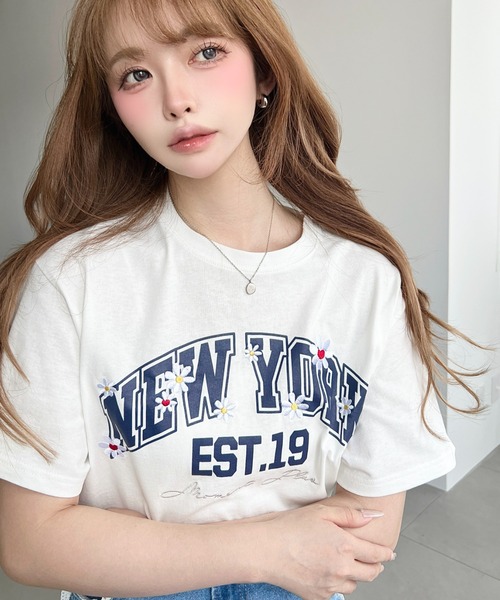 moment+(モーメントプラス)の「綿100%天竺.ロゴプリント&フラワー刺繍半袖Tシャツ(Tシャツ/カットソー・レディース・オフホワイト/オートミール/ネイビー・M/L)」の16枚目の写真