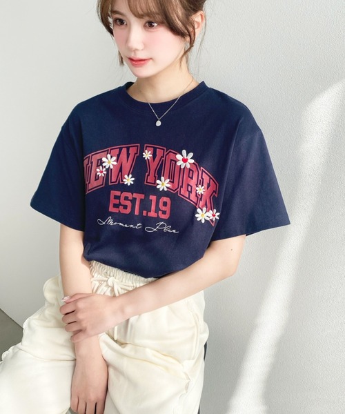セール】綿100%天竺.ロゴプリント＆フラワー刺繍半袖Tシャツ（Tシャツ