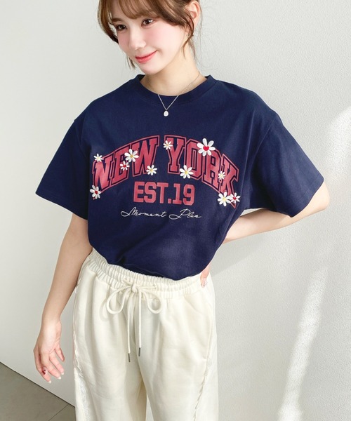 セール】綿100%天竺.ロゴプリント＆フラワー刺繍半袖Tシャツ（Tシャツ