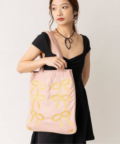 Casselini（キャセリーニ）の「Casselini(キャセリーニ)スカラップエンブロイダリトート（トートバッグ・レディース・ブラック/カーキ/ピンク/ブルー・FREE）」の4枚目の写真