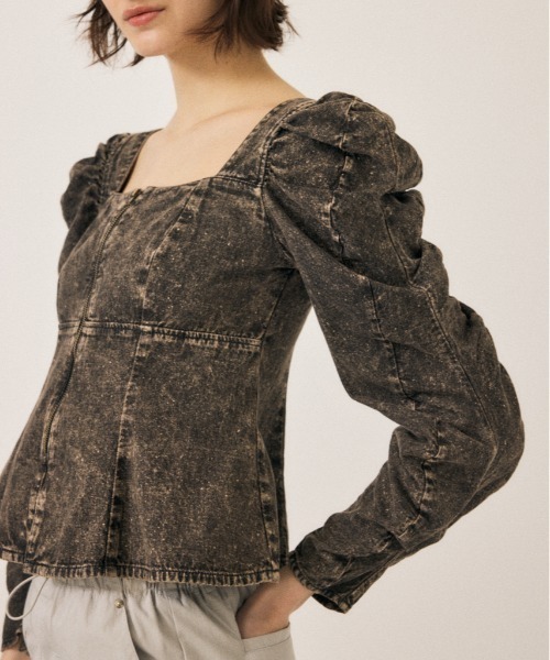 MOUSSY（マウジー）の「AGING DENIM BUSTIER ブラウス（シャツ/ブラウス・レディース・ブラウン/ライトブルー・FREE）」の2枚目の写真