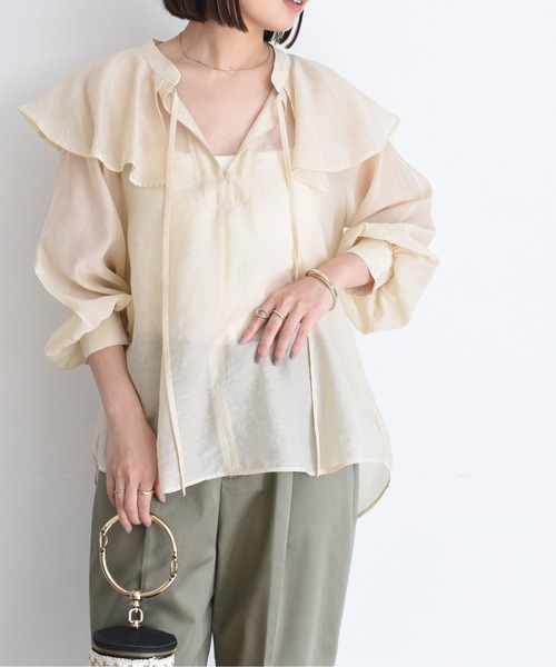 Eimee Law(エイミーロウ)の「ステッチ配色フリルカラーシアーブラウス(シャツ/ブラウス・レディース・オフホワイト/ベージュ/ダークグリーン/ブラック・38)」の3枚目の写真