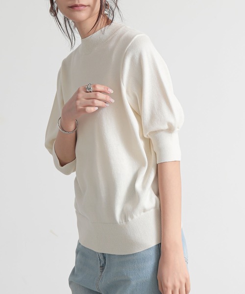 and it_（アンドイット）の「ハイネックパフスリーブコットンニット（Tシャツ/カットソー・レディース・ロイヤルブルー/アイボリー/ブラック/グレイッシュベージュ・M-L）」の6枚目の写真