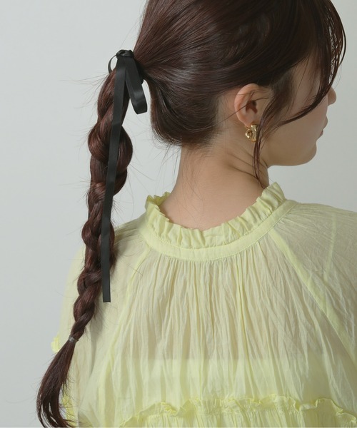 Monocoro toppi(モノコロトッピ)の「サテン ロングリボン チビシュシュ ミニシュシュ(ヘアゴム・レディース・ブラック・フリー)」の3枚目の写真