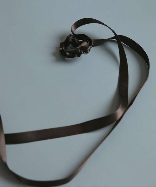 Monocoro toppi(モノコロトッピ)の「サテン ロングリボン チビシュシュ ミニシュシュ(ヘアゴム・レディース・ブラック・フリー)」の7枚目の写真