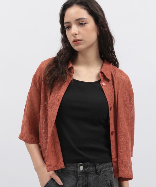 LAKOLE（ラコレ）の「レースショートシャツ半袖 / 115148（シャツ/ブラウス・レディース・ブルー/ブラック/アイボリー/エンジ・SMALL/MEDIUM）」の2枚目の写真