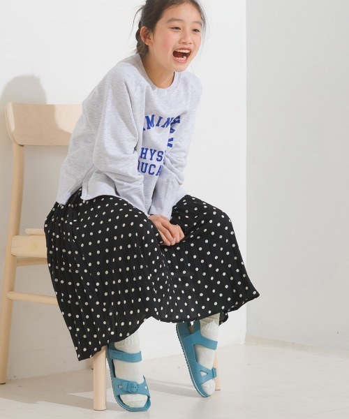 OMNES（オムネス）の「キッズ 裏毛スウェットサイドスリットプルオーバー（スウェット・キッズ・ピンクベージュ/モカ/チャコール/ホワイト・100/110/140/120/130）」の5枚目の写真