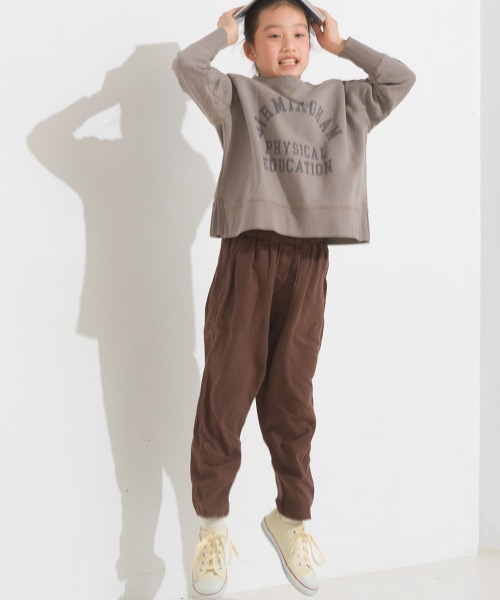 OMNES（オムネス）の「キッズ 裏毛スウェットサイドスリットプルオーバー（スウェット・キッズ・ピンクベージュ/モカ/チャコール/ホワイト・100/110/140/120/130）」の17枚目の写真