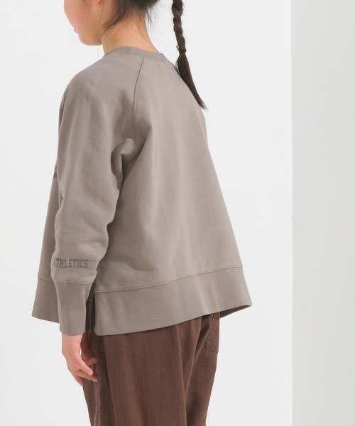 OMNES（オムネス）の「キッズ 裏毛スウェットサイドスリットプルオーバー（スウェット・キッズ・ピンクベージュ/モカ/チャコール/ホワイト・100/110/140/120/130）」の18枚目の写真