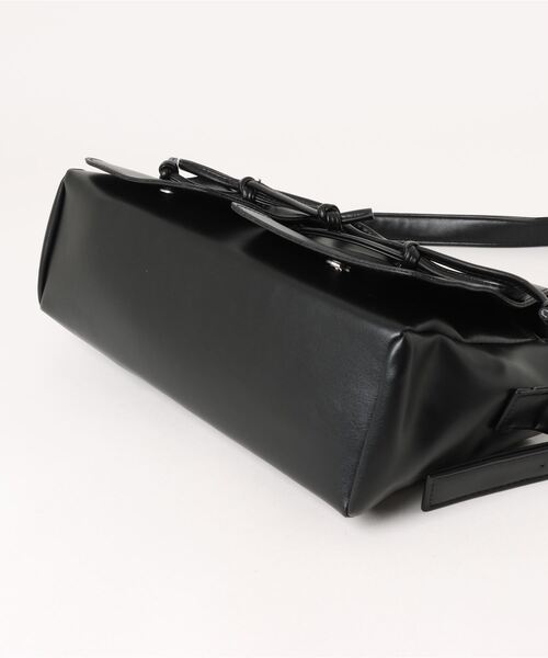 LA VORAGINE（ラ ヴォラジネ）の「紐リボンギャザー　フラップショルダーバッグ（ショルダーバッグ・レディース・ピンク/シルバー/ブラック/アイボリー・FREE）」の5枚目の写真