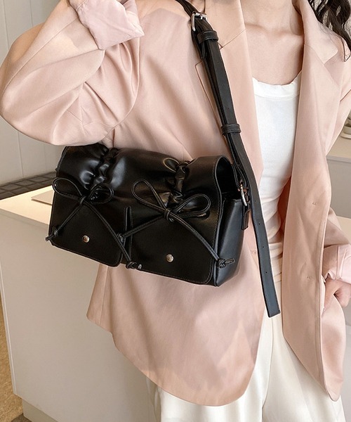 LA VORAGINE（ラ ヴォラジネ）の「紐リボンギャザー　フラップショルダーバッグ（ショルダーバッグ・レディース・ピンク/シルバー/ブラック/アイボリー・FREE）」の11枚目の写真