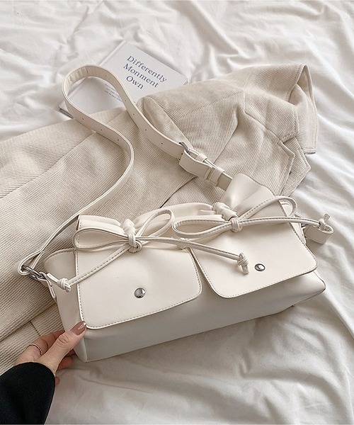 LA VORAGINE（ラ ヴォラジネ）の「紐リボンギャザー　フラップショルダーバッグ（ショルダーバッグ・レディース・ピンク/シルバー/ブラック/アイボリー・FREE）」の14枚目の写真