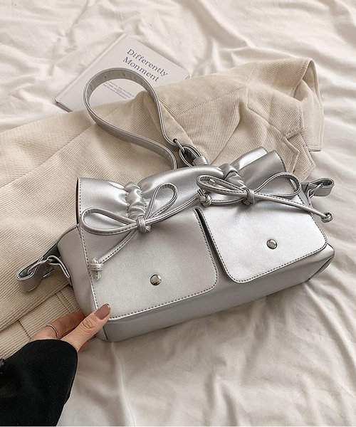 LA VORAGINE（ラ ヴォラジネ）の「紐リボンギャザー　フラップショルダーバッグ（ショルダーバッグ・レディース・ピンク/シルバー/ブラック/アイボリー・FREE）」の15枚目の写真