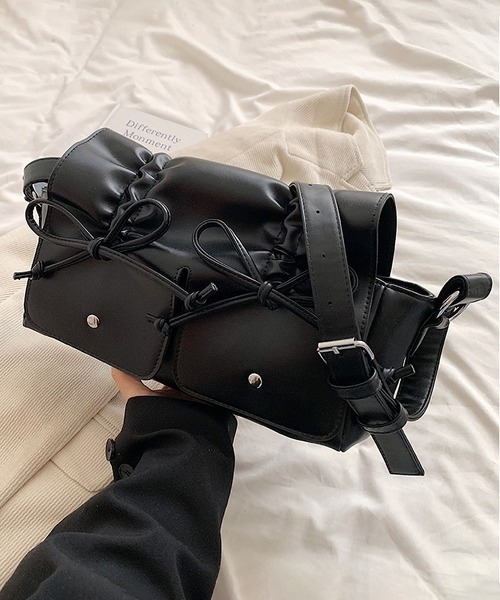 LA VORAGINE（ラ ヴォラジネ）の「紐リボンギャザー　フラップショルダーバッグ（ショルダーバッグ・レディース・ピンク/シルバー/ブラック/アイボリー・FREE）」の13枚目の写真