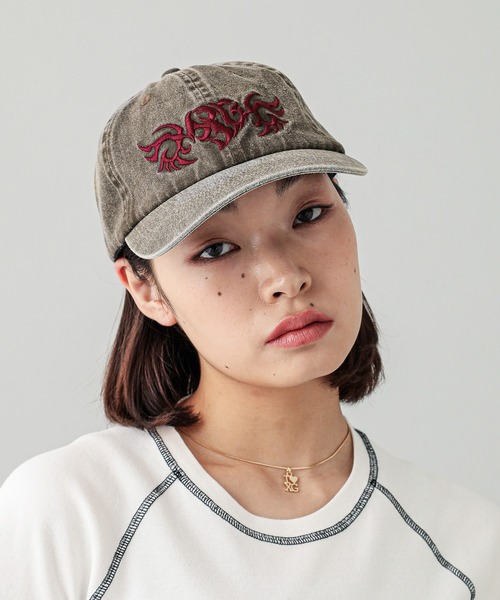 X-girl（エックスガール）の「TRIBAL HEART LOGO 6PANEL CAP（キャップ・レディース・ブラック/ブラウン/パープル・ONE SIZE）」の2枚目の写真