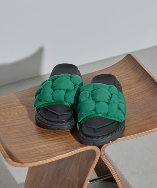 MERLOT（メルロー）の「パデット編み込みサンダル（サンダル・レディース・ブラック/グリーン・LARGE/MEDIUM/SMALL）」の2枚目の写真