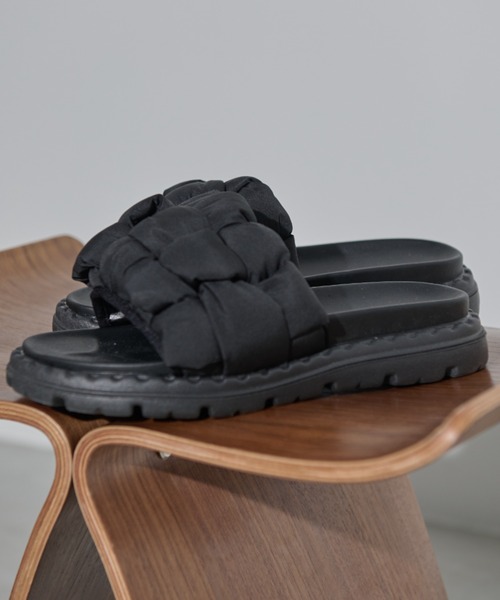 MERLOT（メルロー）の「パデット編み込みサンダル（サンダル・レディース・ブラック/グリーン・LARGE/MEDIUM/SMALL）」の4枚目の写真