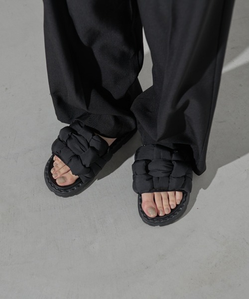 MERLOT（メルロー）の「パデット編み込みサンダル（サンダル・レディース・ブラック/グリーン・LARGE/MEDIUM/SMALL）」の5枚目の写真