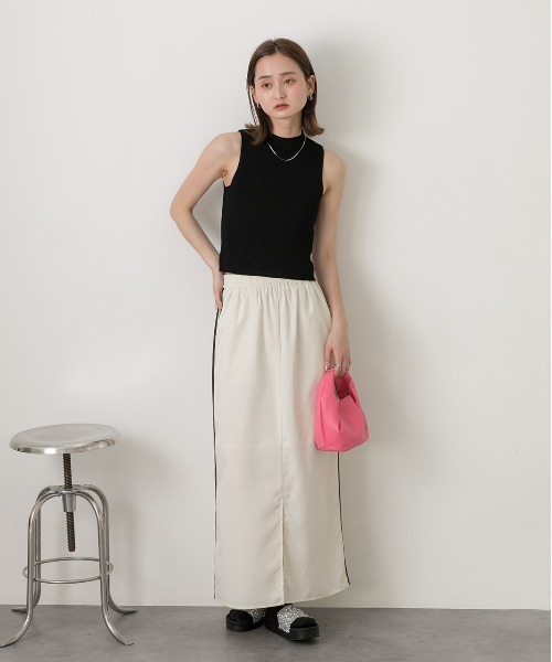 ad thie(アドティエ)の「ノースリーブ ニットトップス(Tシャツ/カットソー・レディース・オフホワイト/グレー/ブラック/レッド/モカ・FREE)」の11枚目の写真