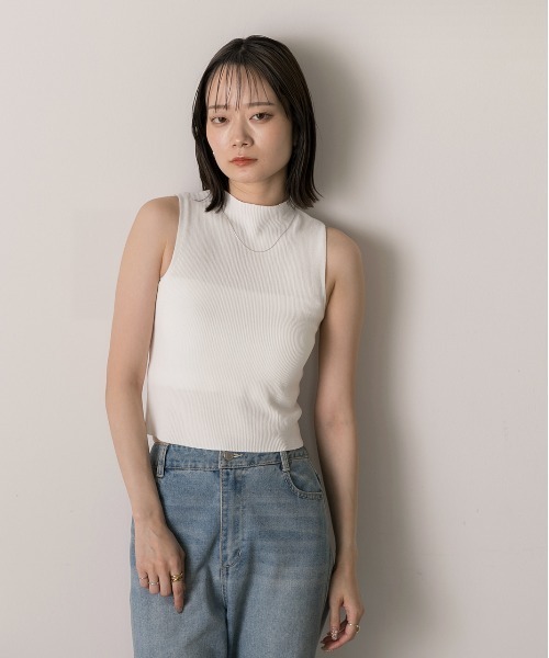 ad thie(アドティエ)の「ノースリーブ ニットトップス(Tシャツ/カットソー・レディース・オフホワイト/グレー/ブラック/レッド/モカ・FREE)」の13枚目の写真